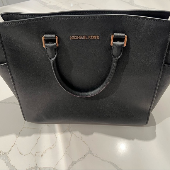 Michael Kors XL Selma Saffiano Leather Satchel Black with Gold-toned Hardware - Picture 1 of 7
